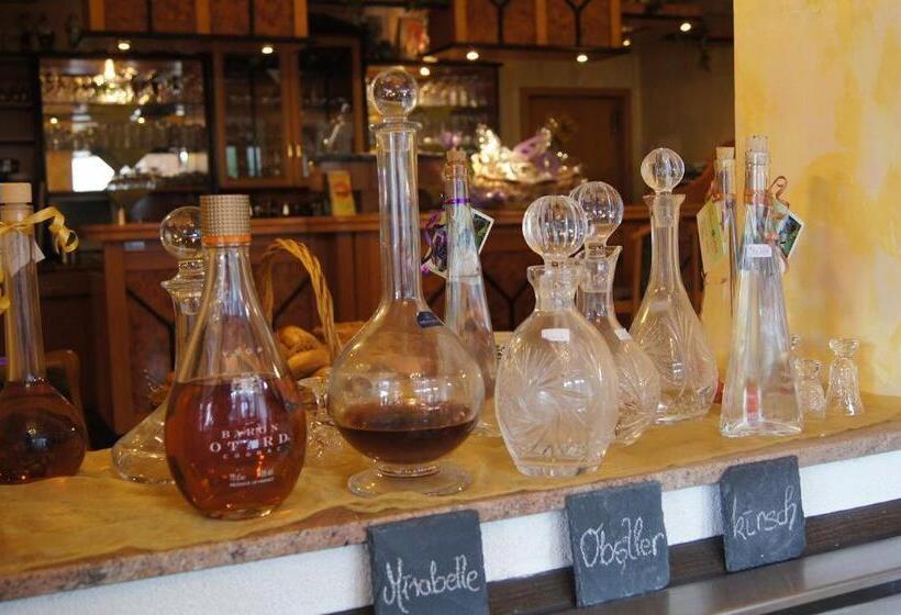 بنسيون Restaurant Laux