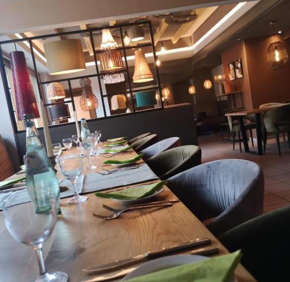 بنسيون Restaurant Laux