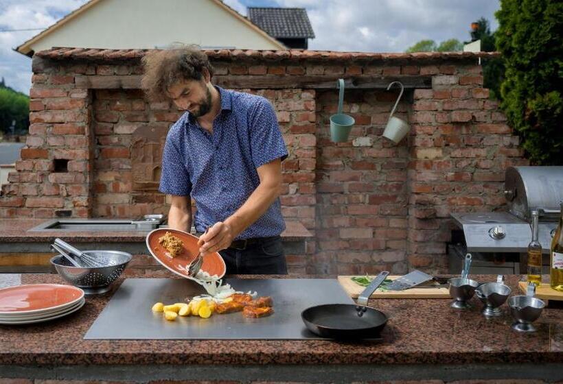 بنسيون Restaurant Laux