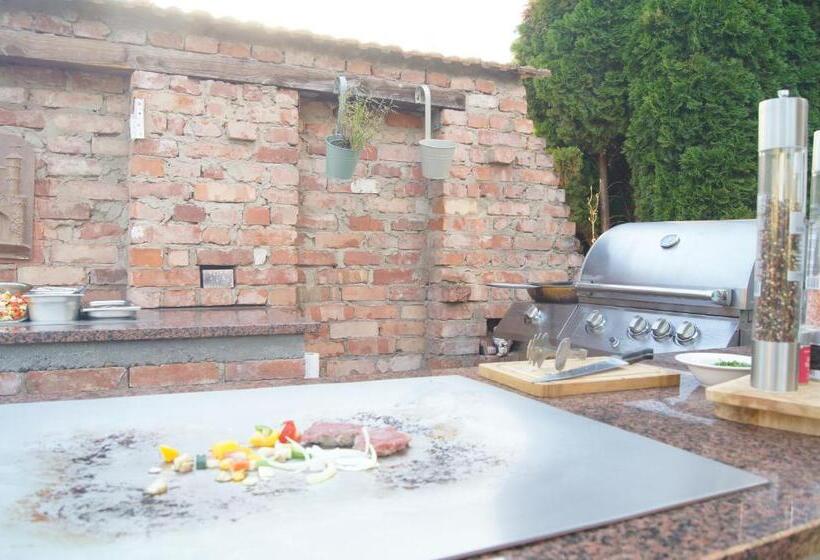 بنسيون Restaurant Laux