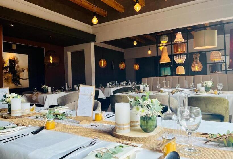 بنسيون Restaurant Laux