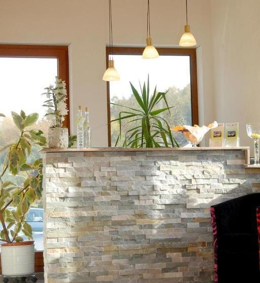 بنسيون Restaurant Laux