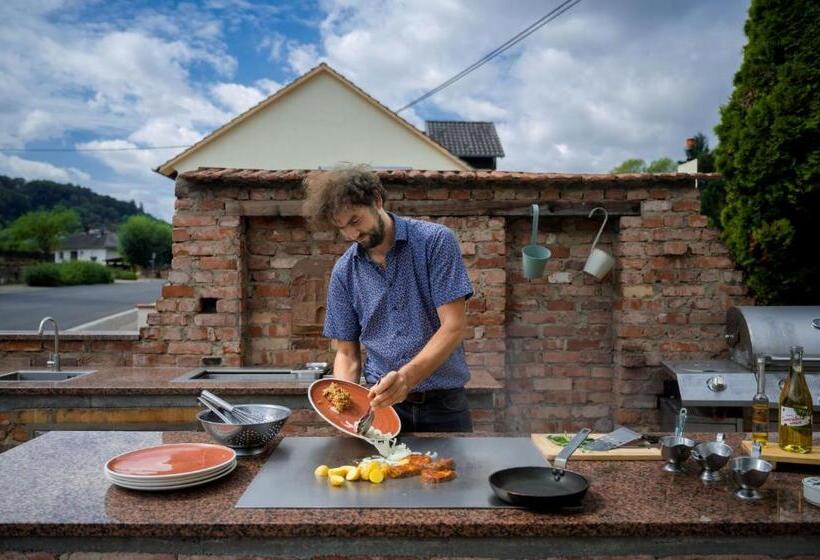 بنسيون Restaurant Laux