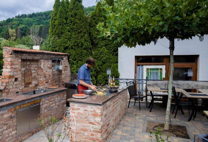 بنسيون Restaurant Laux