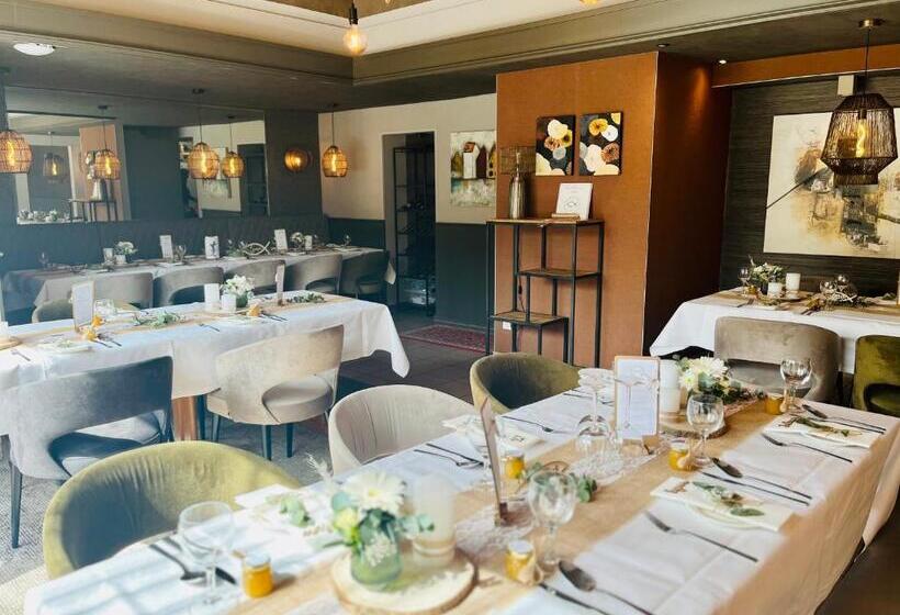 بنسيون Restaurant Laux