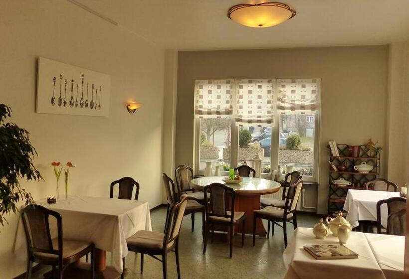 Restaurant Und Hotel Zum Weissen Ross