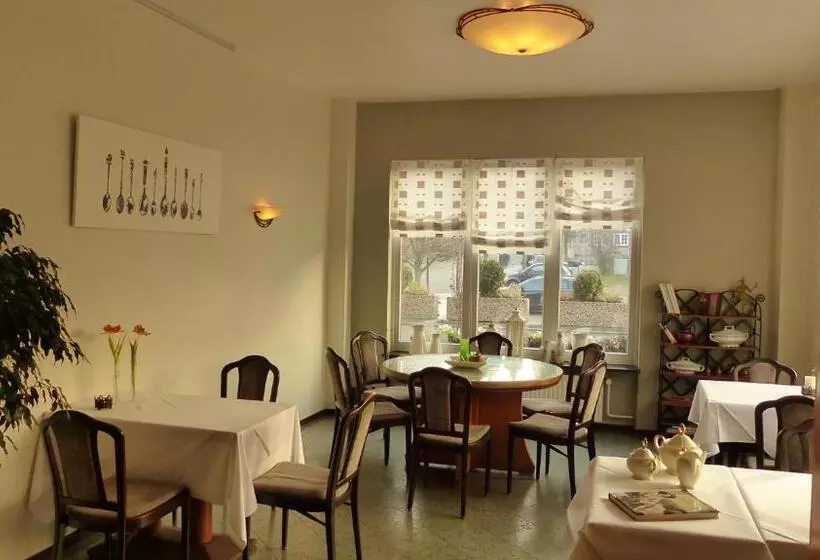 Restaurant Und Hotel Zum Weissen Ross