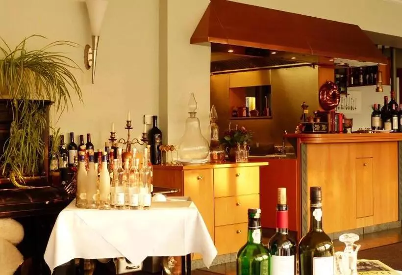 Restaurant Und Hotel Zum Weissen Ross