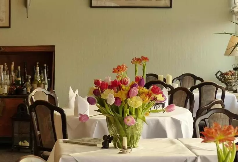 Restaurant Und Hotel Zum Weissen Ross