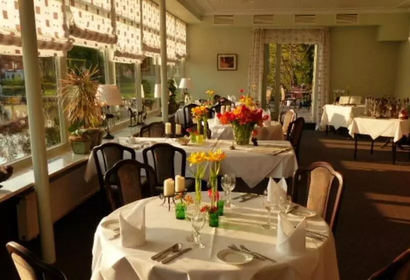 Restaurant Und Hotel Zum Weissen Ross