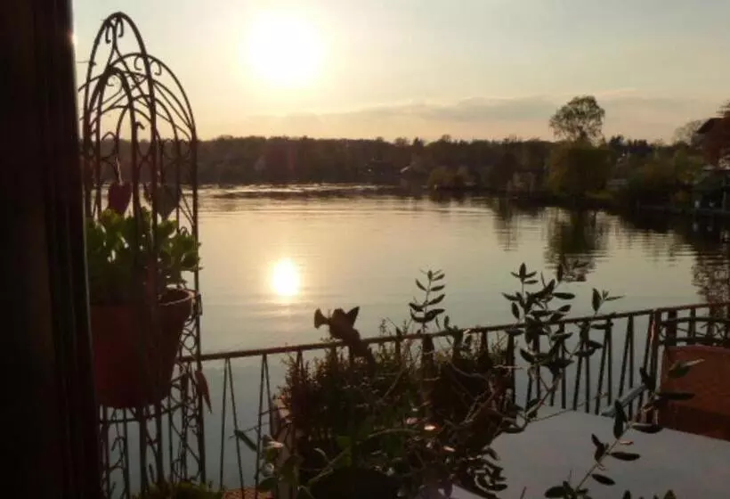 Restaurant Und Hotel Zum Weissen Ross