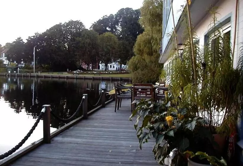 Restaurant Und Hotel Zum Weissen Ross