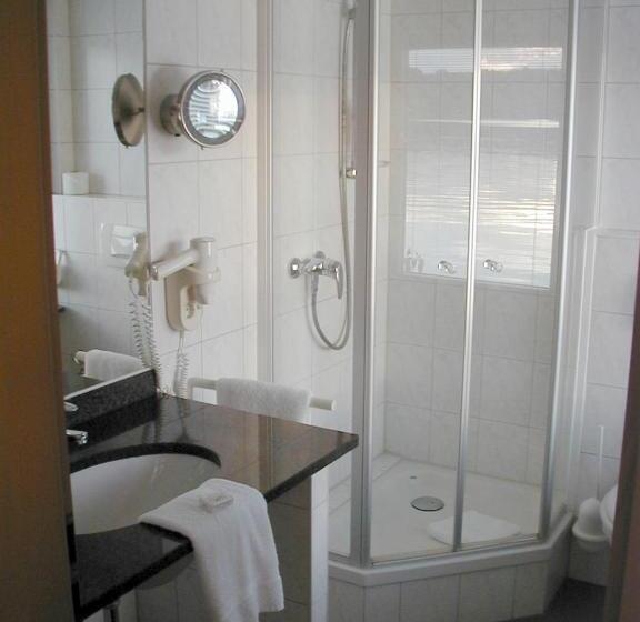 Restaurant Und Hotel Zum Weissen Ross