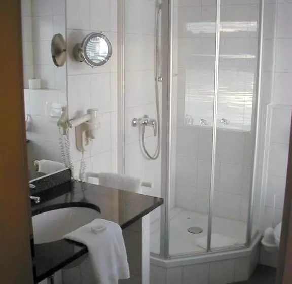 Restaurant Und Hotel Zum Weissen Ross