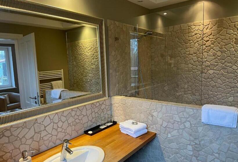 Und Landhaus  Kastanie