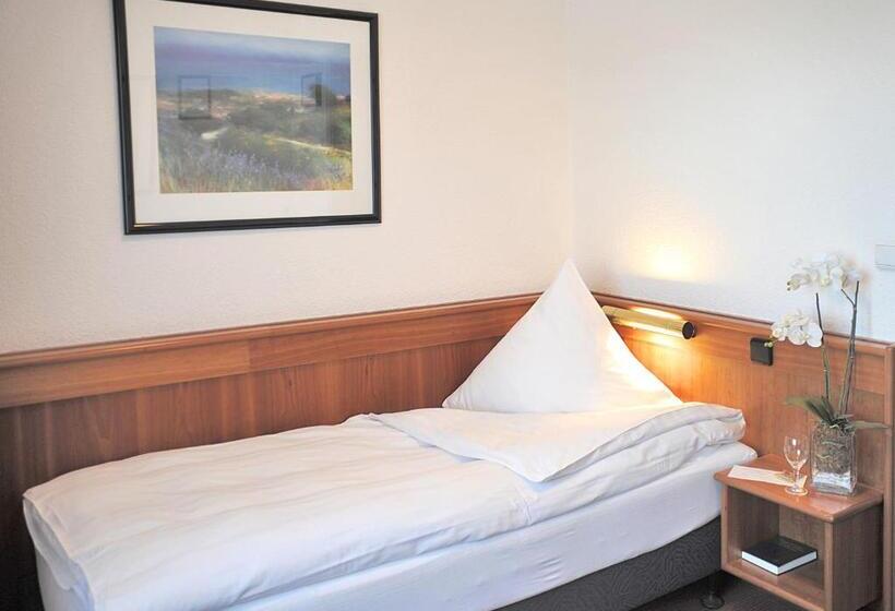 Und Landhaus  Kastanie