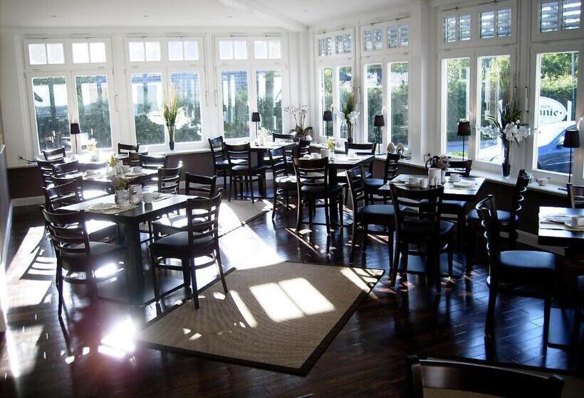 Und Landhaus  Kastanie