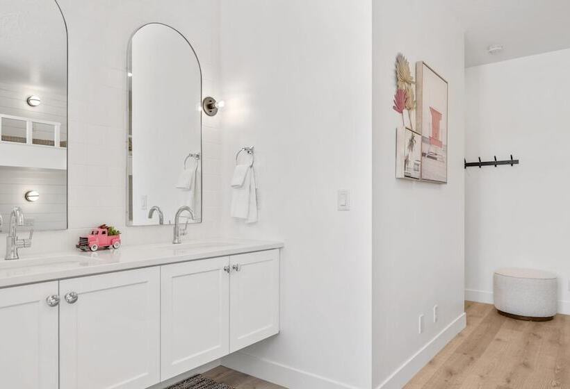 Sandy Beach Estate By Redawning