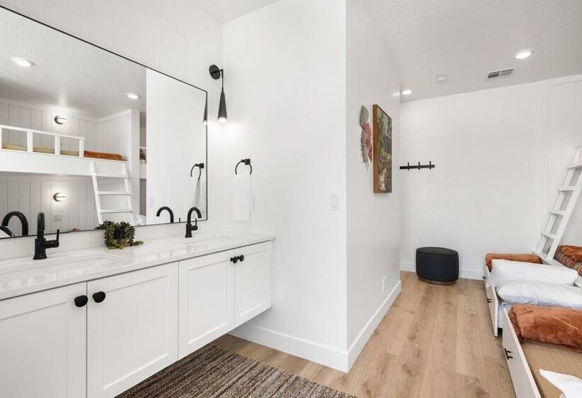 Sandy Beach Estate By Redawning