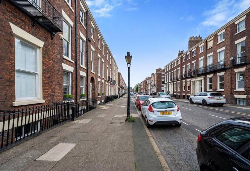 Host & Stay   The Rodney Courtyard