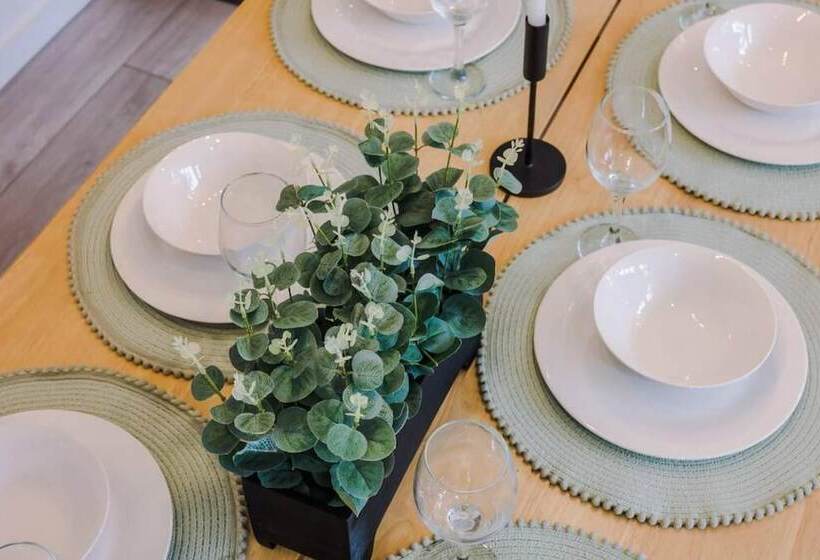 Host & Stay   The Rodney Courtyard