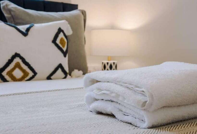 Host & Stay   The Rodney Courtyard