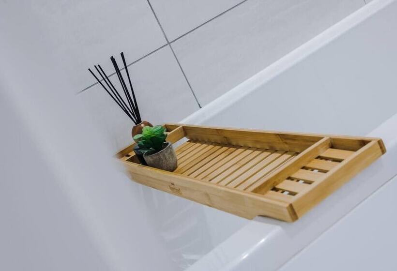 Host & Stay   The Rodney Courtyard