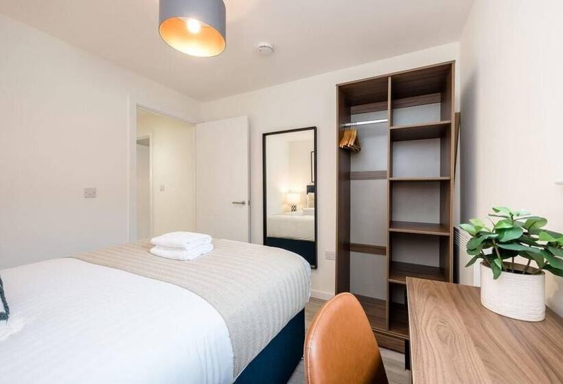 Host & Stay   The Rodney Courtyard