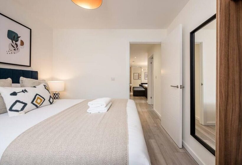 Host & Stay   The Rodney Courtyard