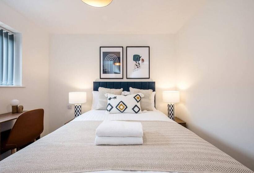 Host & Stay   The Rodney Courtyard