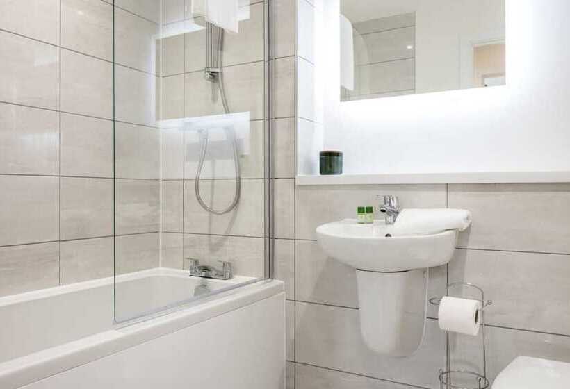 Host & Stay   The Rodney Courtyard