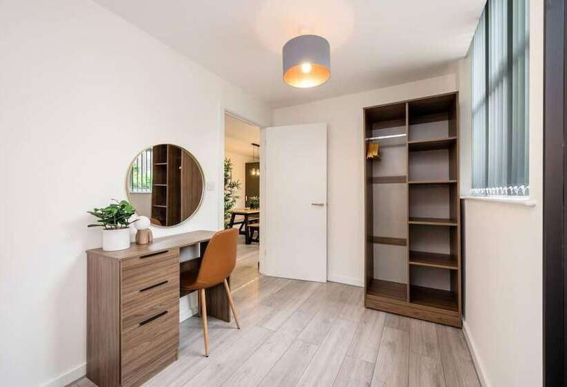 Host & Stay   The Rodney Courtyard