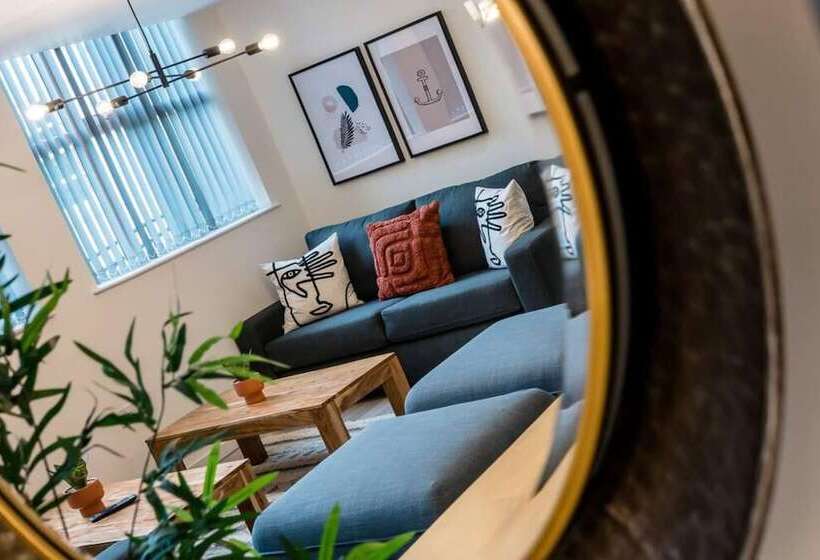 Host & Stay   The Rodney Courtyard