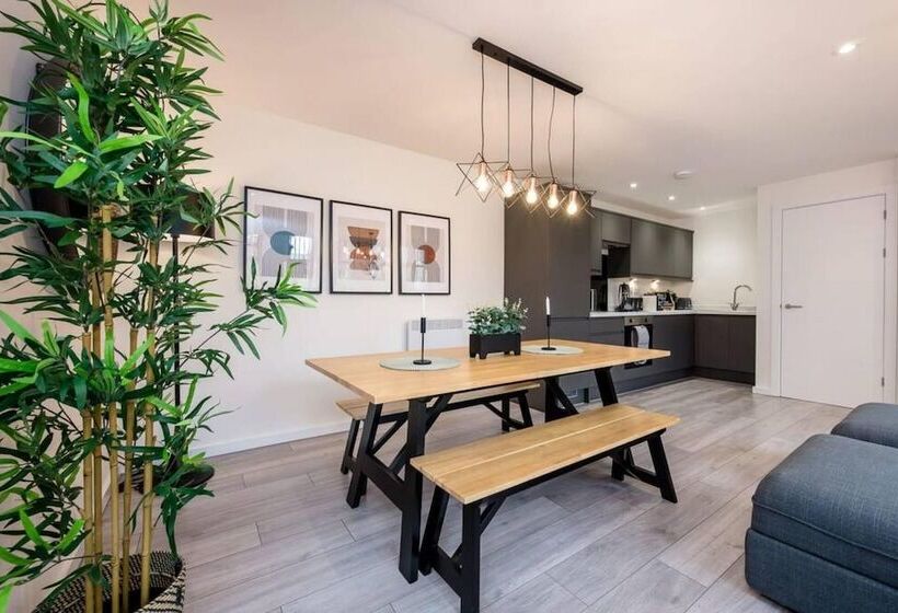 Host & Stay   The Rodney Courtyard