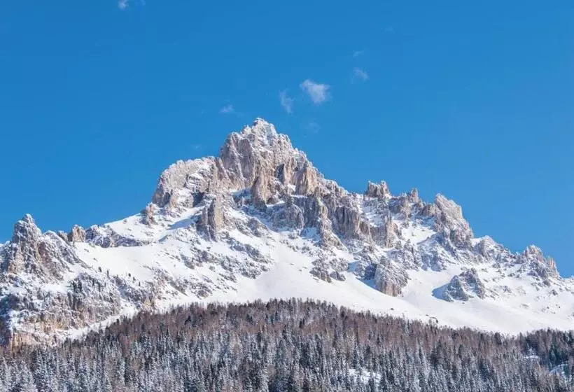 Hotelli Das Royal In Obereggen