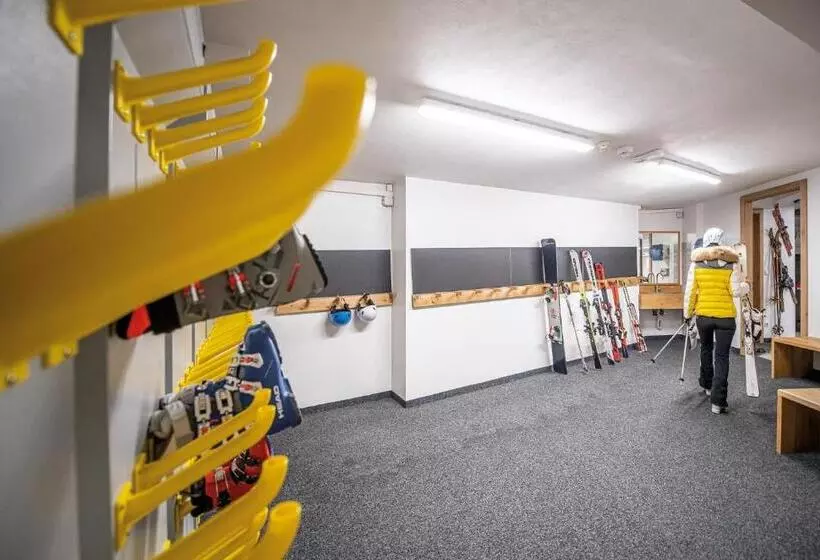 Hotelli Das Royal In Obereggen