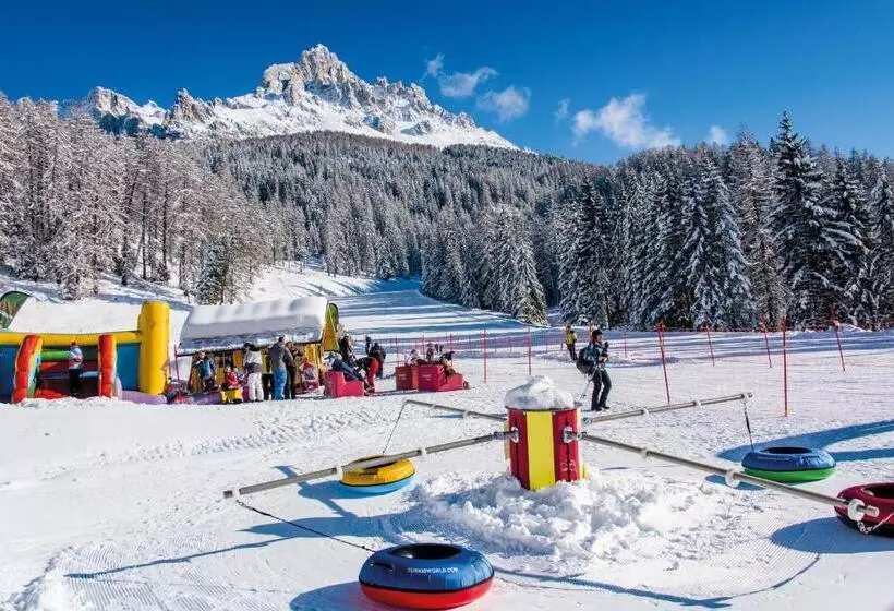 Hotelli Das Royal In Obereggen