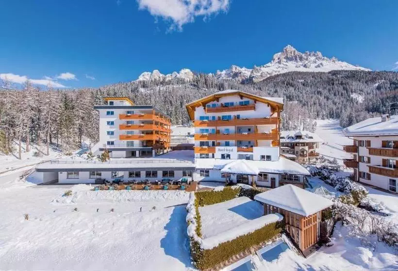 Hotelli Das Royal In Obereggen