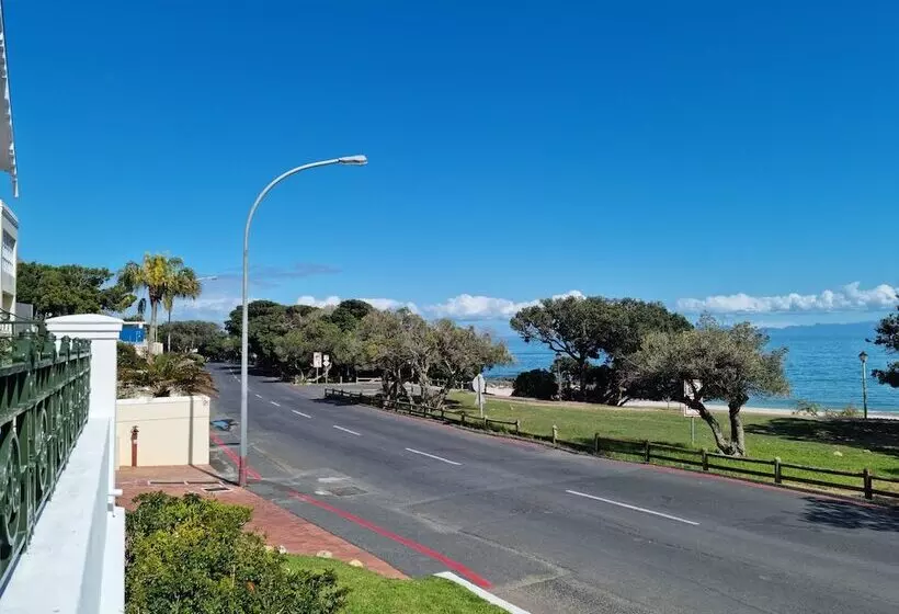 Milkwood Cottage, Beachfront Family Vacation Home, Sleeps 6