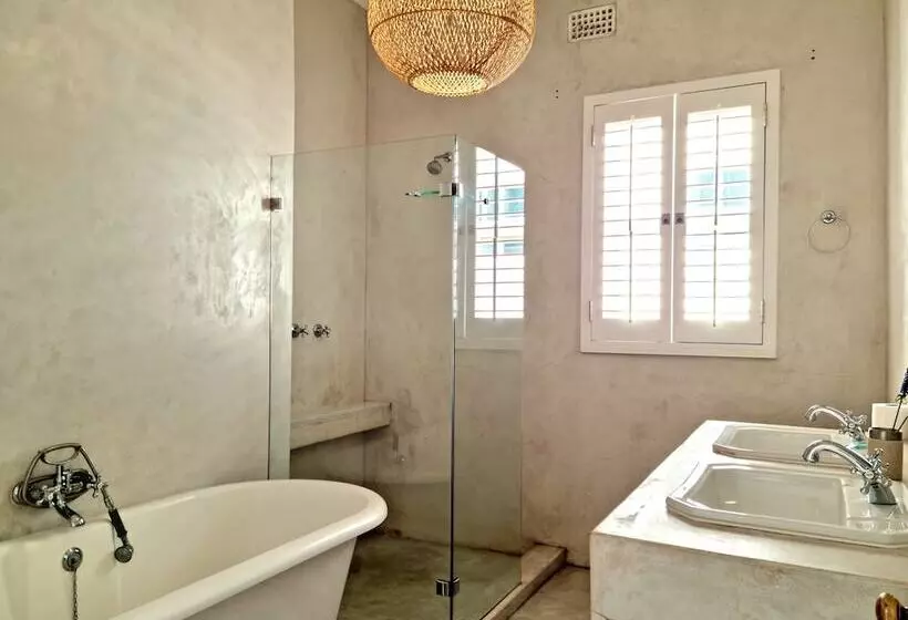 Milkwood Cottage, Beachfront Family Vacation Home, Sleeps 6