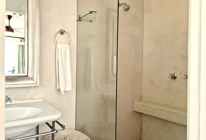 Milkwood Cottage, Beachfront Family Vacation Home, Sleeps 6