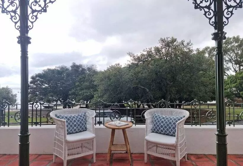 Milkwood Cottage, Beachfront Family Vacation Home, Sleeps 6