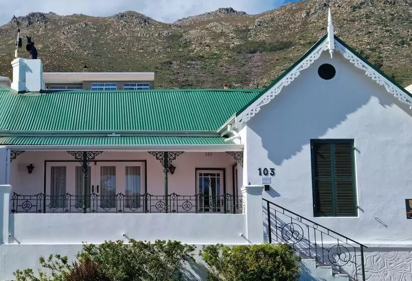 Milkwood Cottage, Beachfront Family Vacation Home, Sleeps 6