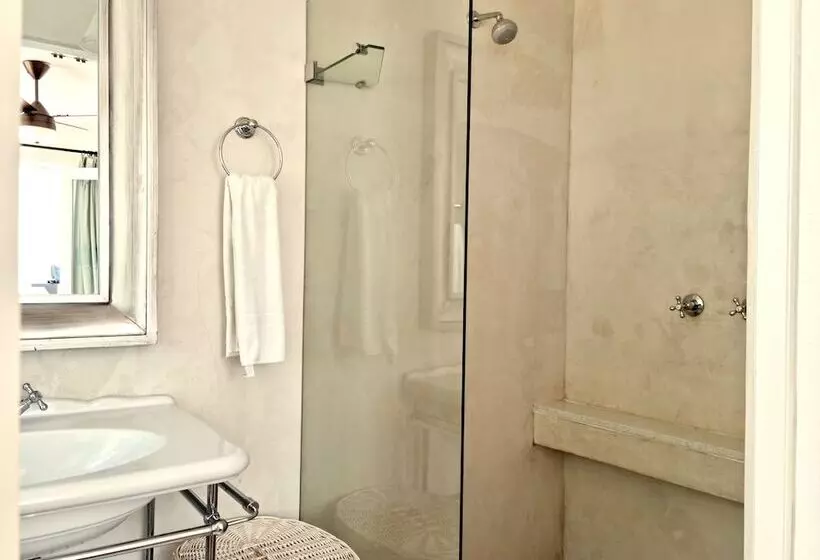 Milkwood Cottage, Beachfront Family Vacation Home, Sleeps 6