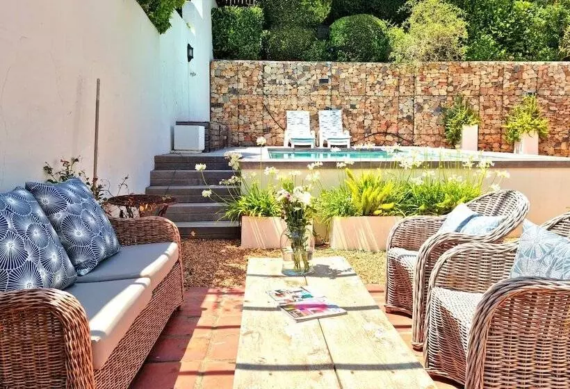 Milkwood Cottage, Beachfront Family Vacation Home, Sleeps 6