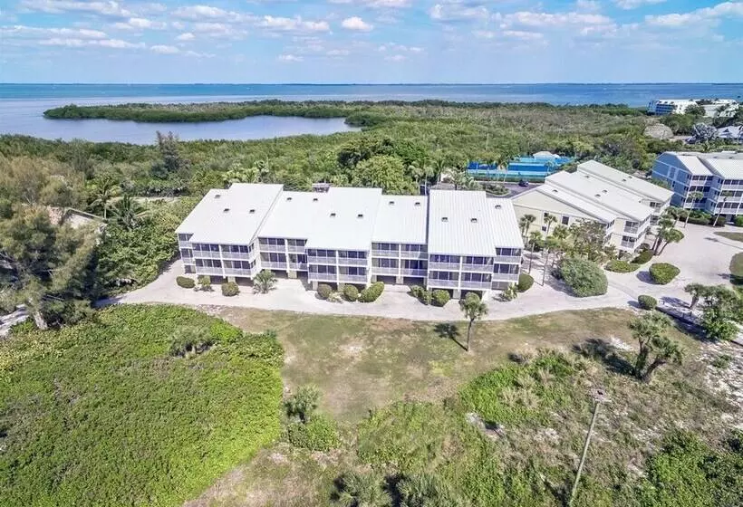 South Seas Beach Villa 2001