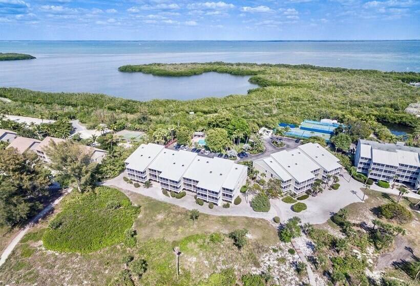 South Seas Beach Villa 2001