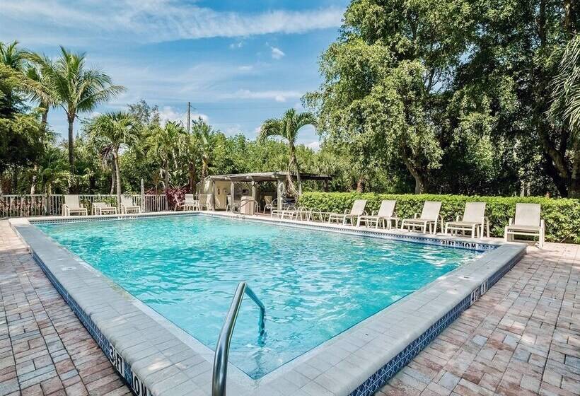 South Seas Beach Villa 2001