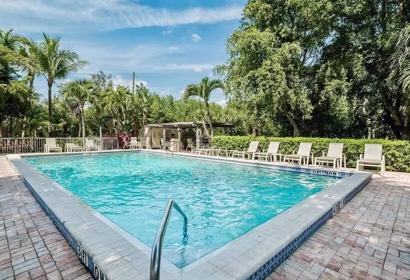 South Seas Beach Villa 2001