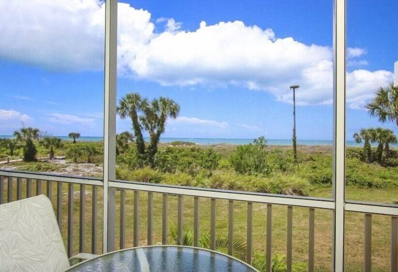 South Seas Beach Villa 2001